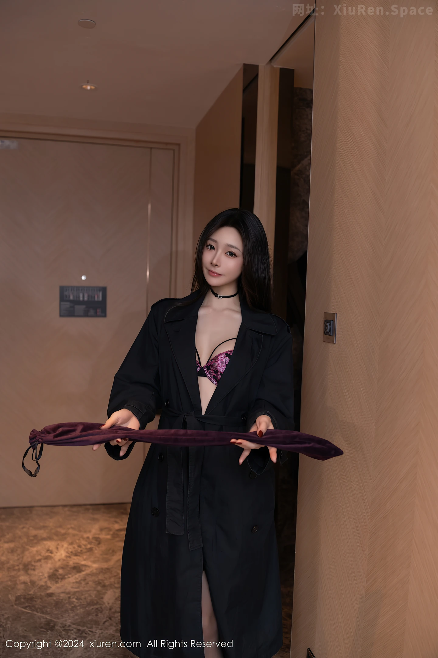 图片[2]-[XiuRen秀人网] VOL.9672 模特小逗逗私房性感紫色内衣配黑丝吊袜秀曼妙身姿撩人诱惑写真80P-秀人网官方网站